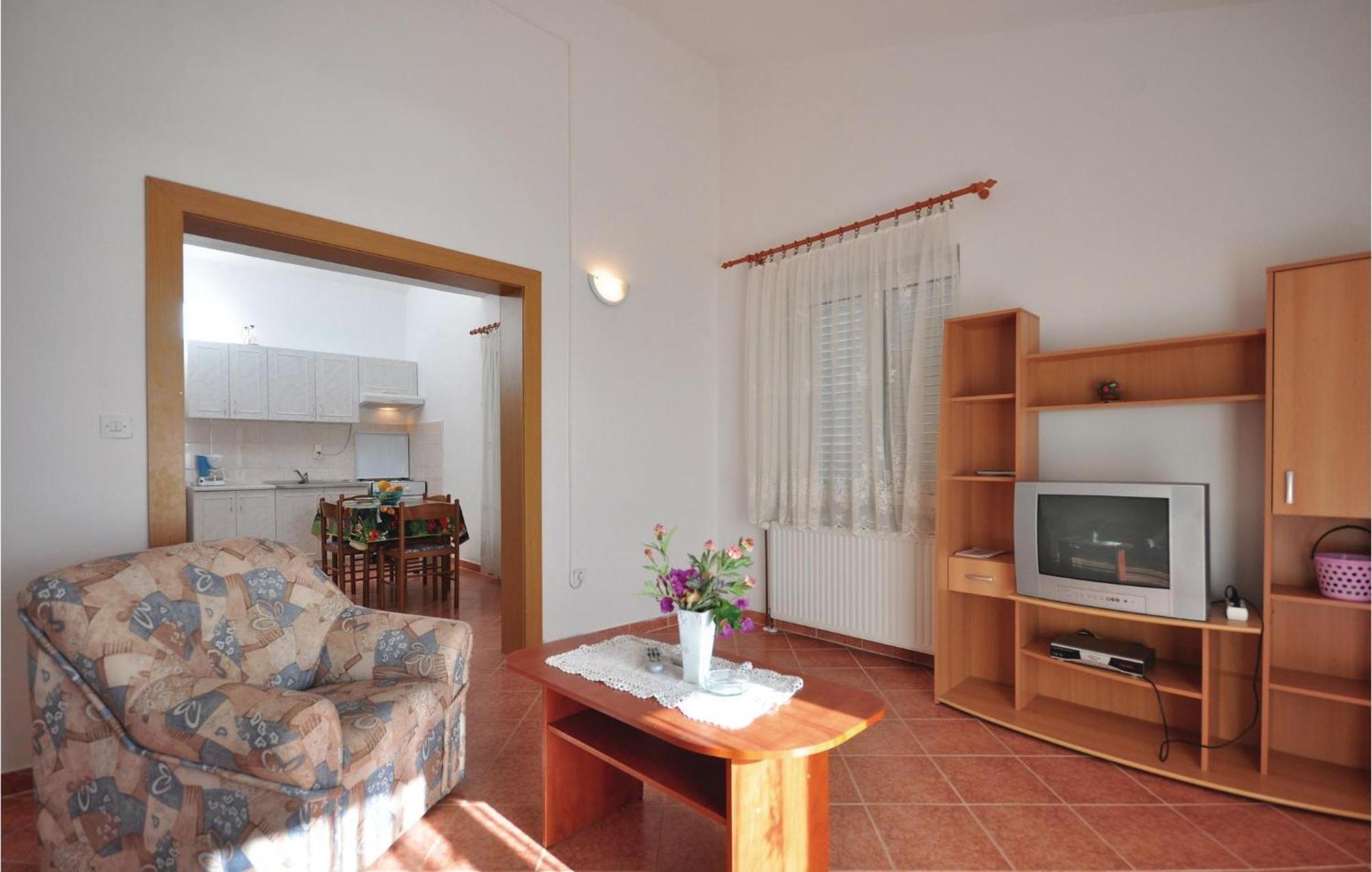 Lovely Apartment In Trogir With Kitchen Exterior foto