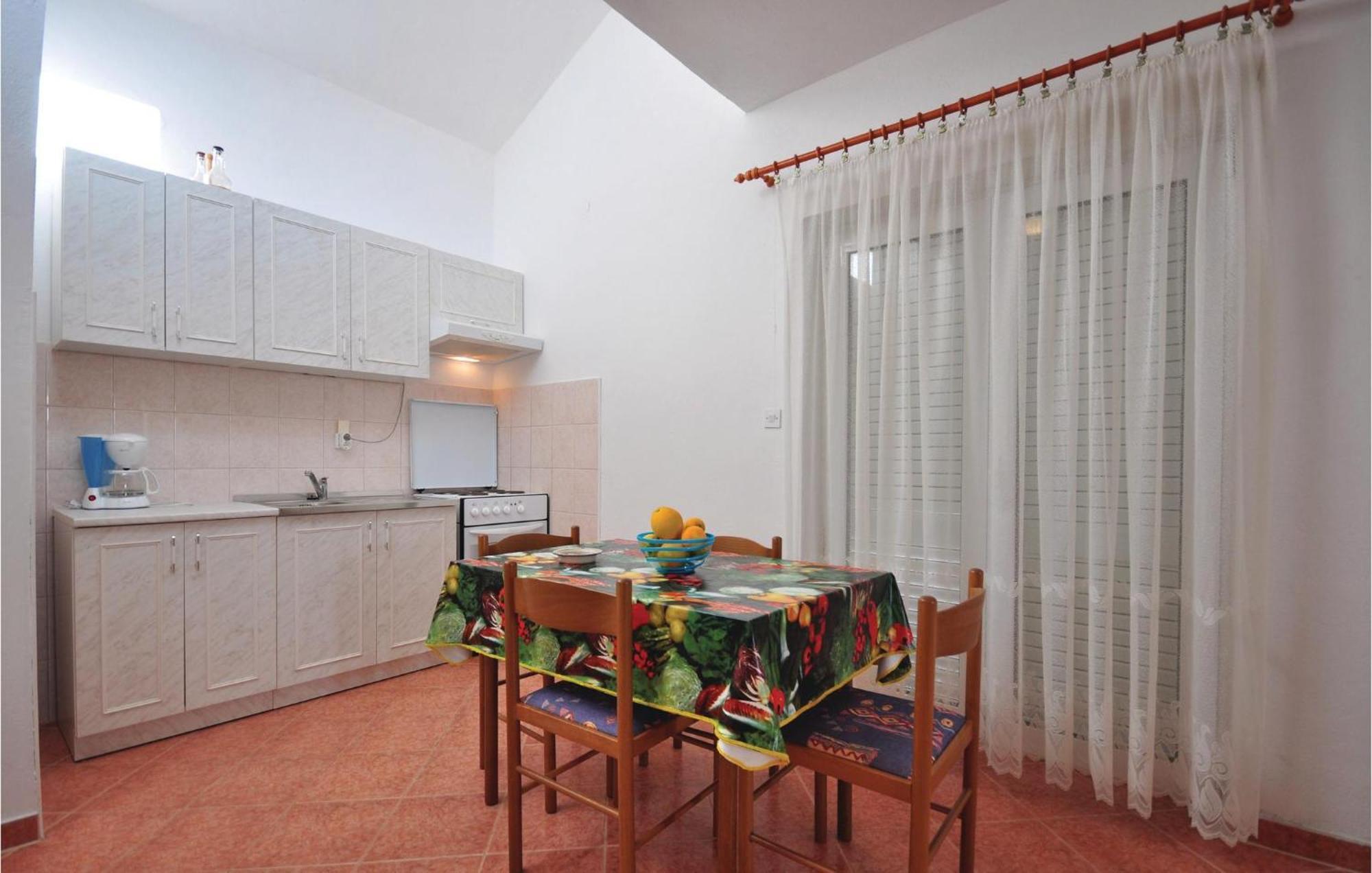 Lovely Apartment In Trogir With Kitchen Exterior foto